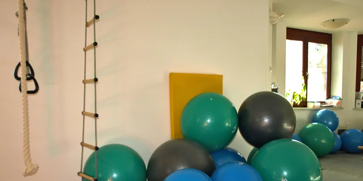Radostné baby plávanie pre mamičky s bábätkmi