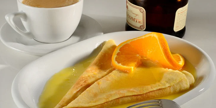 Kráľovská palacinka Crêpe Suzette a káva