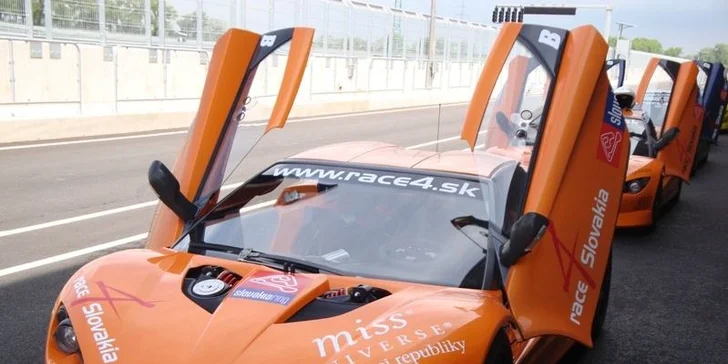 Racingový tréning či Race Taxi na okruhu Slovakia Ring v športových automobiloch K-1 Attack a PRAGA R1