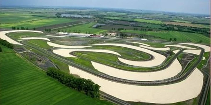 Racingový tréning či Race Taxi na okruhu Slovakia Ring v športových automobiloch K-1 Attack a PRAGA R1