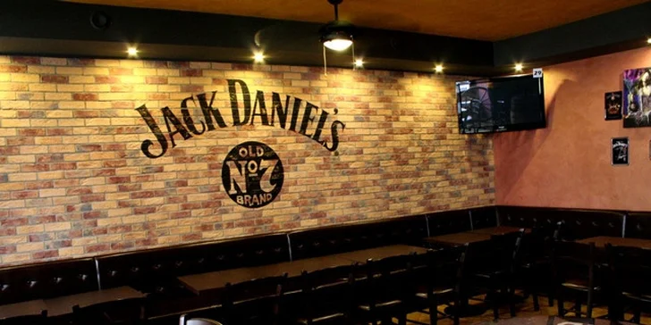 Ochutnajte šťavnatý hamburger s hranolčekmi