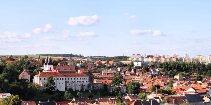Oddýchnite si vo dvojici v srdci historického Třebíče