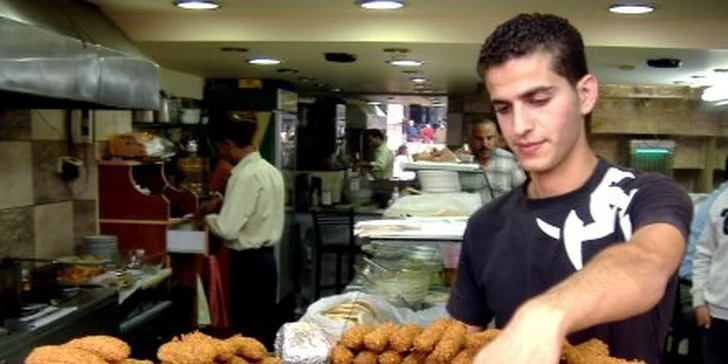1,90 eur za chutný FALAFEL - فلافل - s pita chlebom, so zeleninovým šalátom a nápojom. Pochúťka z Blízkeho východu so zľavou 51%