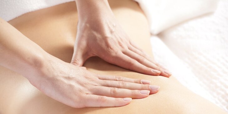 Klasická masáž chrbta a šije s hrejivým konopným zábalom alebo medová masáž