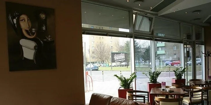 Káva, toast a citronáda v Kaviarni Centauri Café