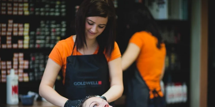 Trendy strih s masážou a kaviárovou kúrou v centre mesta