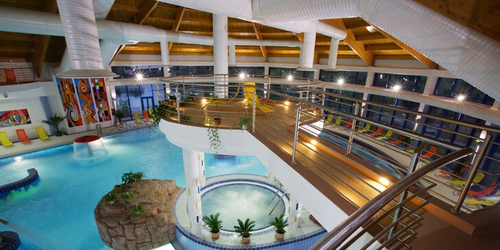 Celodenný vstup do bazénového sveta s voľným jednorazovým vstupom do saunového sveta Wellness Hotela Patince****