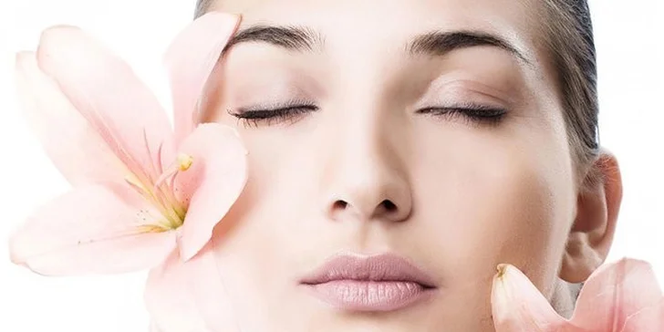 Ošetrenie pleti ultrazvukom alebo chemický peeling celej tváre