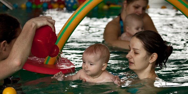 Hodina plávania v bazéne s vaším dieťatkom