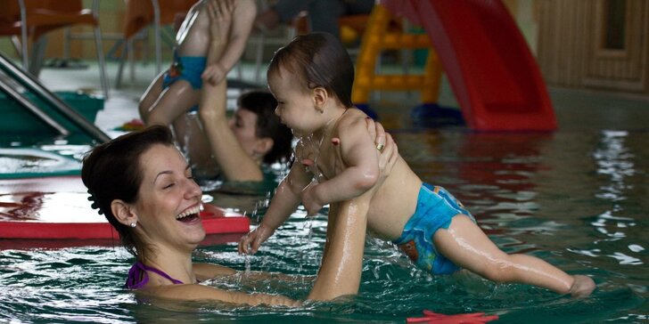 Hodina plávania v bazéne s vaším dieťatkom