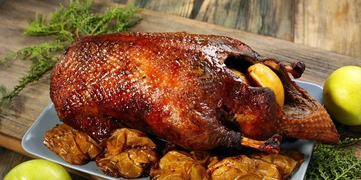 Bohaté kačacie hody s dezertom a vínom pre dve alebo štyri osoby