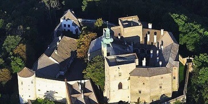 Let balónom ponad krásne scenérie hradu Buchlov
