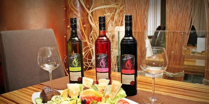 BEEFSTEAK - hovädzia sviečkovica a kurací stejk s fľašou vínečka pre 2 osoby