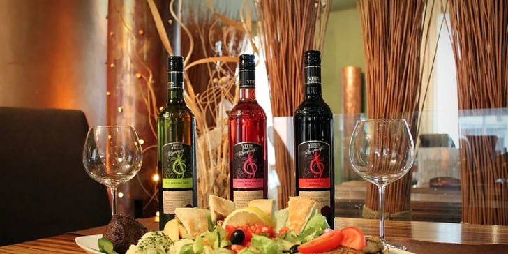 BEEFSTEAK - hovädzia sviečkovica a kurací stejk s fľašou vínečka pre 2 osoby