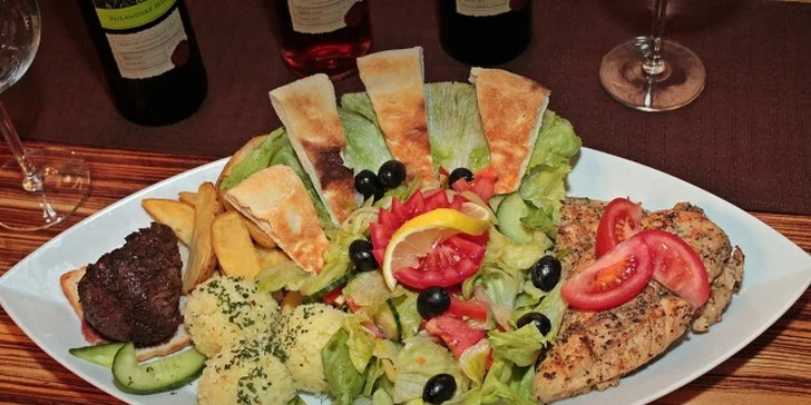 BEEFSTEAK - hovädzia sviečkovica a kurací stejk s fľašou vínečka pre 2 osoby
