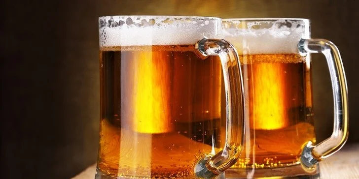 1,5 kg pečené bavorské koleno s poriadnou prílohou a k tomu 2 pivá