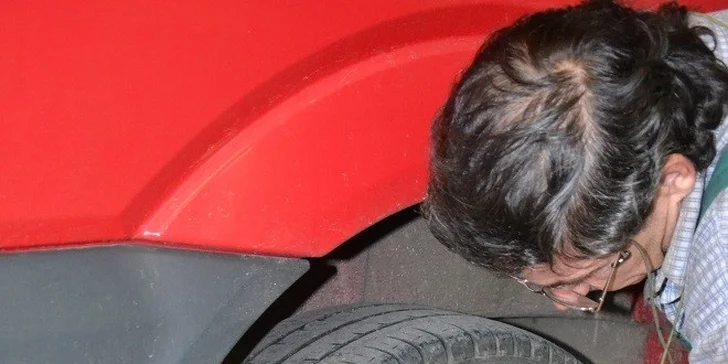 Prezúvanie kolies s kontrolou auta