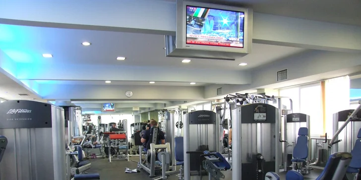 Relax v saune a cvičenie v modernom fitness centre pre dvoch