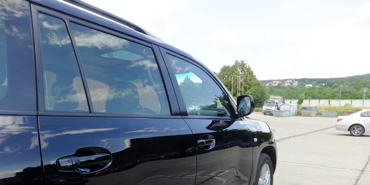 Leštenie plastových svetlometov alebo leštenie celého automobilu