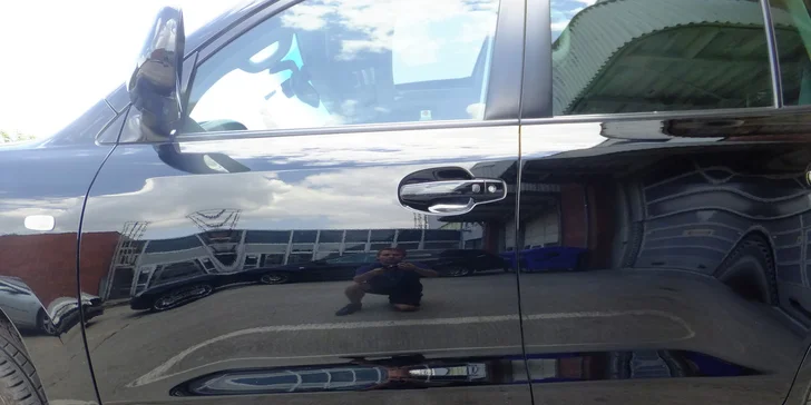 Leštenie plastových svetlometov alebo leštenie celého automobilu