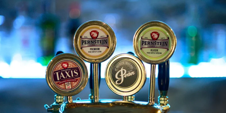 2 veľké pivá a hrianky, klobása alebo hermelín v Pivnici u Petra
