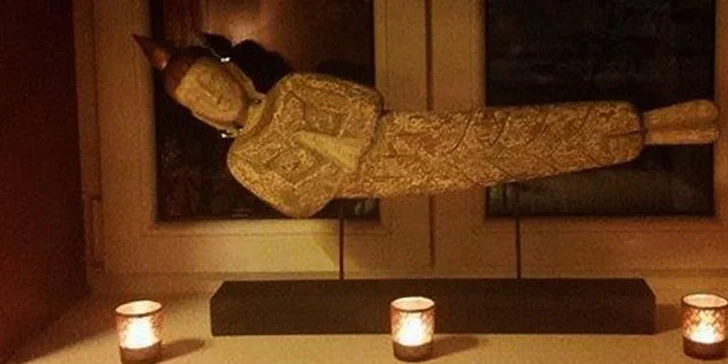 Hodinová luxusná thajská kombinovaná masáž alebo špeciálna masáž chrbta a šije v Dhara Dhevi