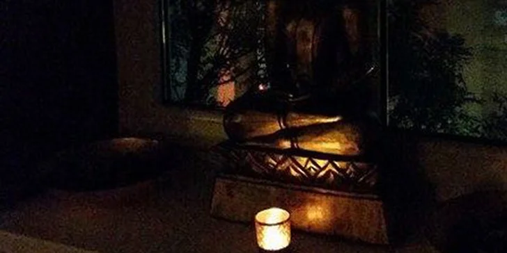 Hodinová luxusná thajská kombinovaná masáž alebo špeciálna masáž chrbta a šije v Dhara Dhevi