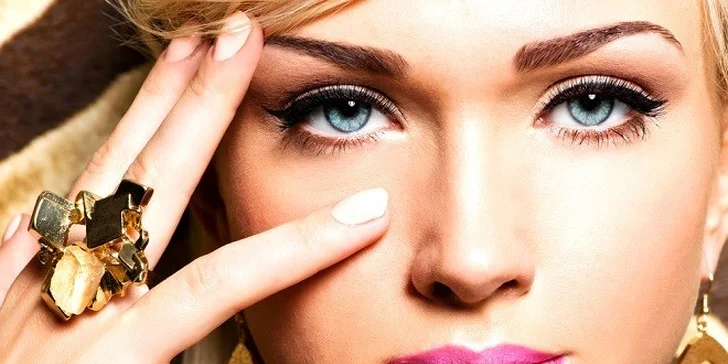Privítajte leto a okúzlite so 4D a 3D luxusnými hodvábnými mihalnicami a s úpravou obočia ZDARMA