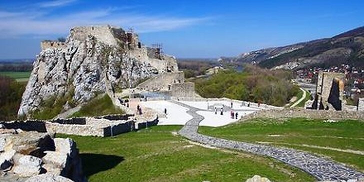 Vyhliadkova jazda vláčikom po Bratislave, na hrad Devín, na Železnú studničku alebo do ZOO