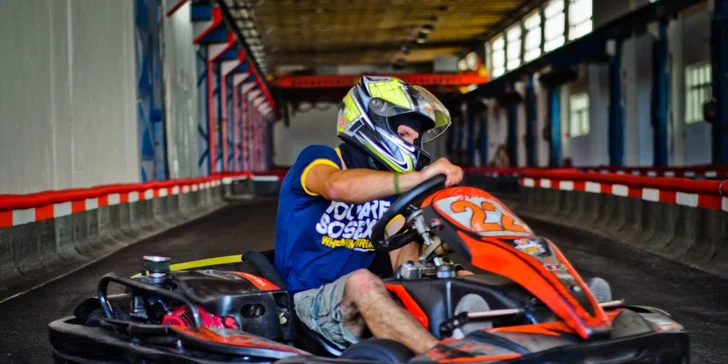 Adrenalínová jazda na motokárach