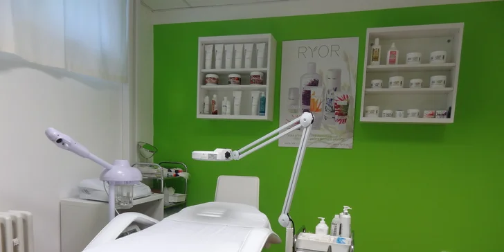 Kompletné hodinové ošetrenie pleti s masážou, maskou a peelingom
