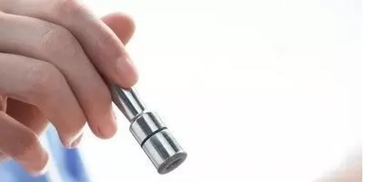 Vákuová diamantová mikrodermabrázia tváre
