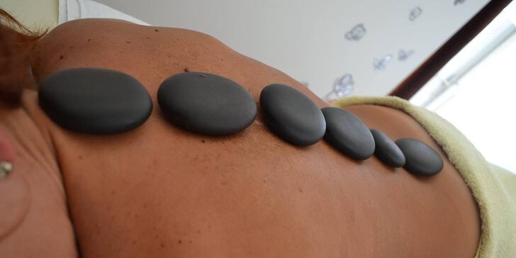 60 minútová celotelová masáž lávovými kameňmi. Podľahnite čaru masáže a objavte uvoľnenie masážou