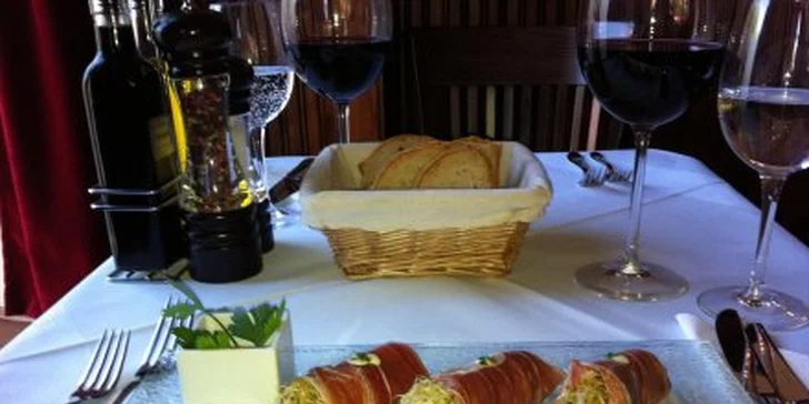 9,99 eur za wraps s parmskou šunkou ako predjedlo a pečené kačacie prsia v banánovom liste. Kráľovské menu v Cafe Savoy so zľavou 54%