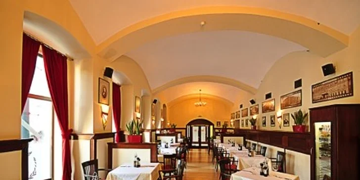 9,99 eur za wraps s parmskou šunkou ako predjedlo a pečené kačacie prsia v banánovom liste. Kráľovské menu v Cafe Savoy so zľavou 54%