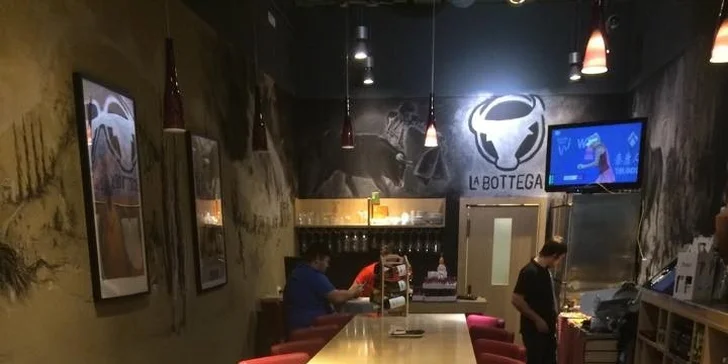 Dokonalý večer v La Bottega: pizza a degustácia vína