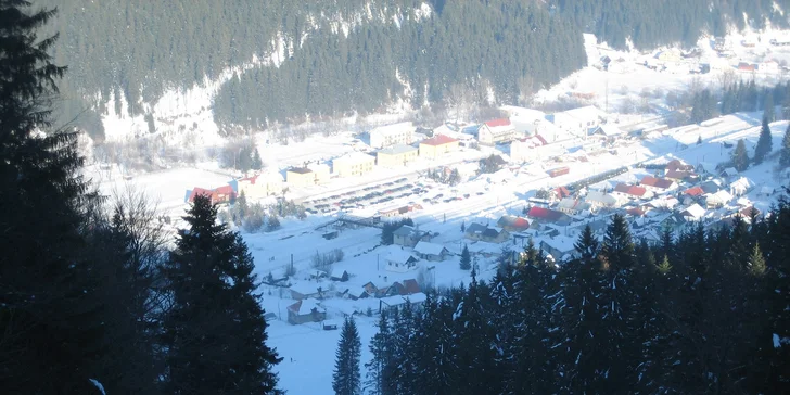 Rajská zima v Slovenskom raji s polpenziou a ubytovaním priamo pri lyžiarskom vleku
