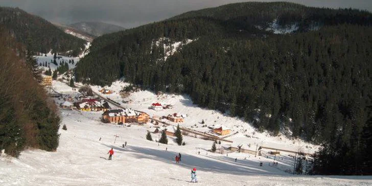 Rajská zima v Slovenskom raji s polpenziou a ubytovaním priamo pri lyžiarskom vleku