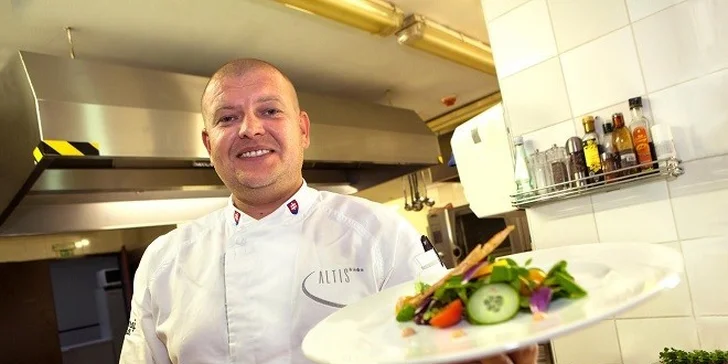 Wellness pobyt v Hoteli ALTIS**** Oravská priehrada s platnosťou aj počas jarných prázdnin, deti do 12 rokov ZDARMA! Celodenný vstup do Aquaparku Meander park Oravice a skipasy v cene!