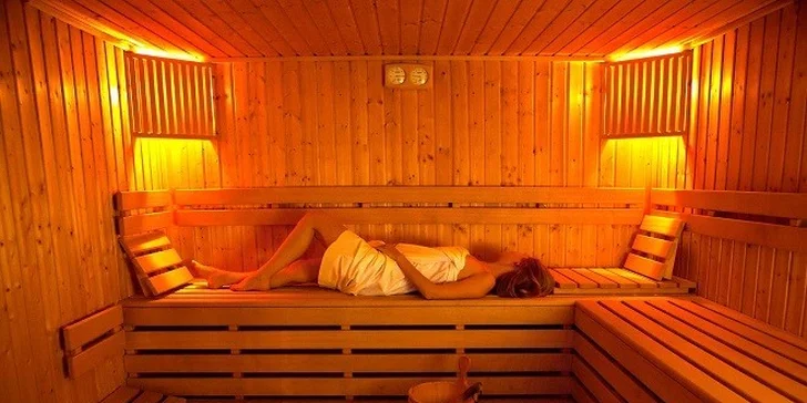 Wellness pobyt v Hoteli ALTIS**** Oravská priehrada s platnosťou aj počas jarných prázdnin, deti do 12 rokov ZDARMA! Celodenný vstup do Aquaparku Meander park Oravice a skipasy v cene!