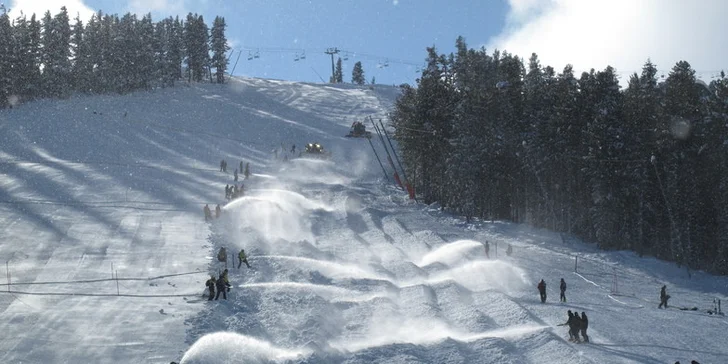 Lyžovačka v modernom SKI resort BANSKO v Bulharsku