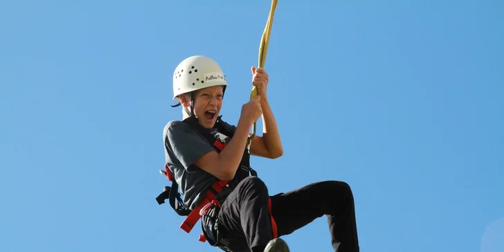 Adrenalínový let na 120 m dlhej lanovke