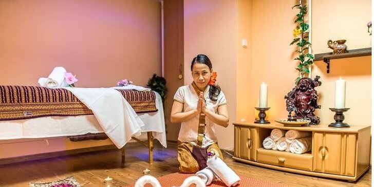 Thajská tradičná masáž alebo thajská bylinná masáž