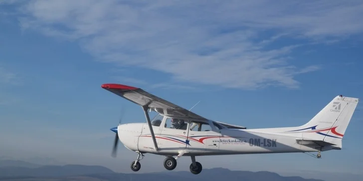 Vzrušujúci let lietadlom CESSNA 150 alebo CESSNA 172. Teraz špeciálne darčekové balíčky!