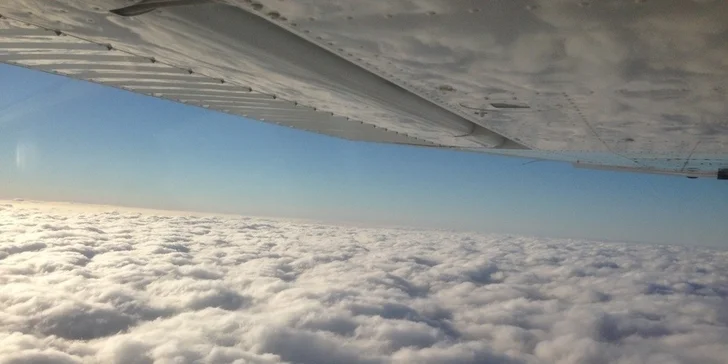 Vzrušujúci let lietadlom CESSNA 150 alebo CESSNA 172. Teraz špeciálne darčekové balíčky!