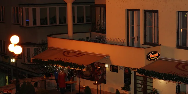 Vianočný punč s domácim pagáčikom alebo omasteným chlebíkom s cibuľkou