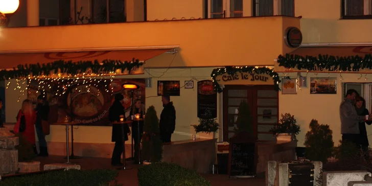 Vianočný punč s domácim pagáčikom alebo omasteným chlebíkom s cibuľkou
