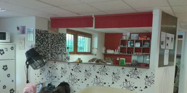 Večerné líčenie, spoločenský účes a gélové nechty