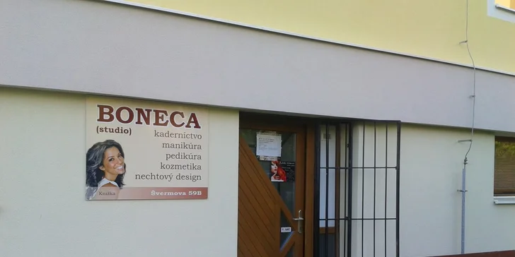 Večerné líčenie, spoločenský účes a gélové nechty