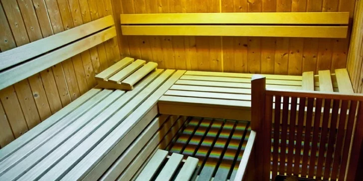 Privátna sauna s nápojom, masážou a vírivkou pre 2